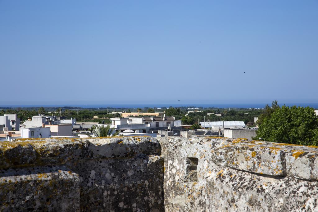 Castello Di Casamassella Bed and Breakfast Δωμάτιο φωτογραφία