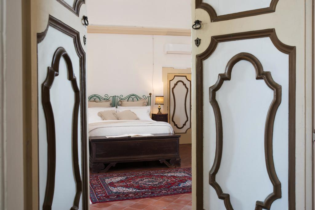 Castello Di Casamassella Bed and Breakfast Εξωτερικό φωτογραφία