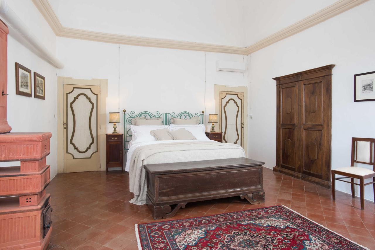 Castello Di Casamassella Bed and Breakfast Δωμάτιο φωτογραφία