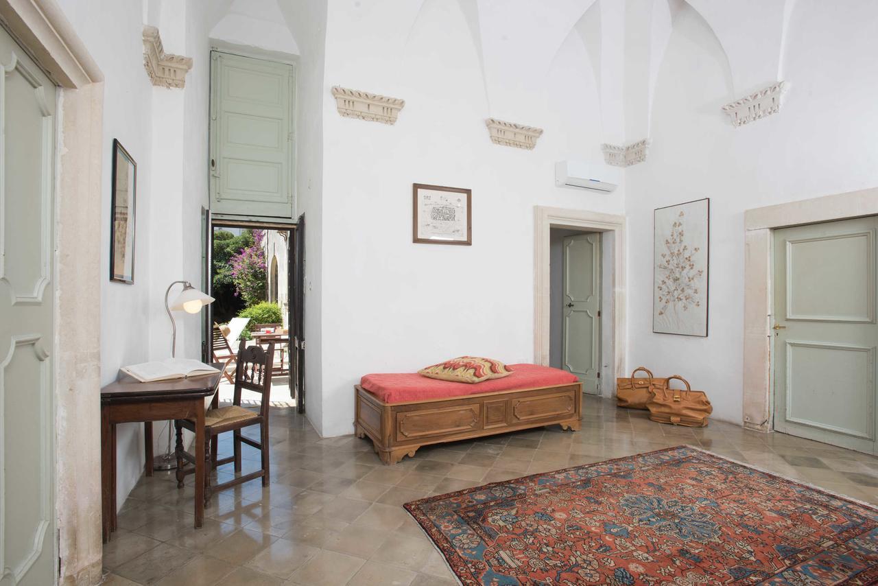 Castello Di Casamassella Bed and Breakfast Δωμάτιο φωτογραφία