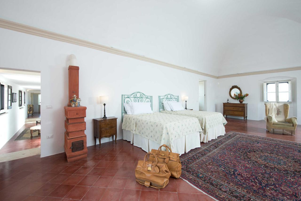 Castello Di Casamassella Bed and Breakfast Δωμάτιο φωτογραφία