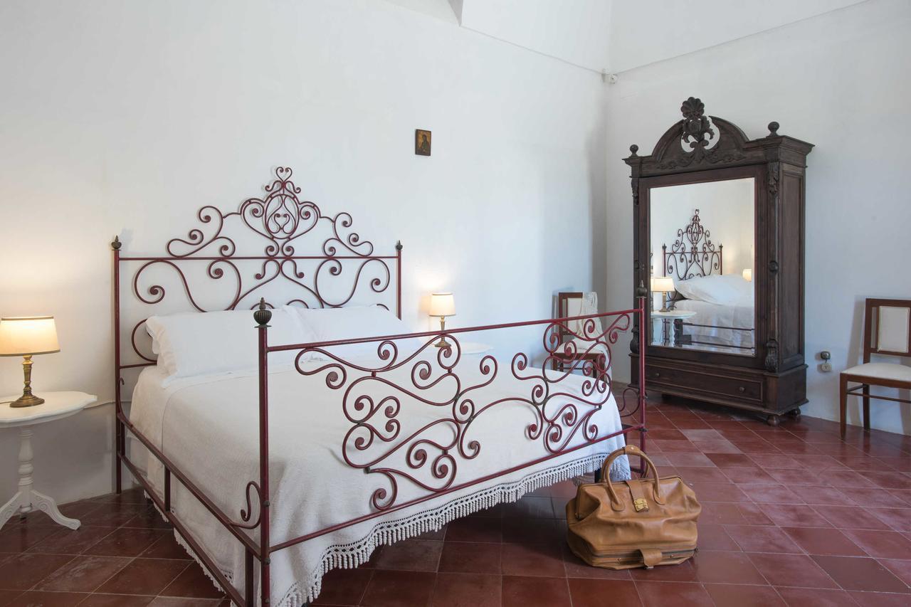 Castello Di Casamassella Bed and Breakfast Δωμάτιο φωτογραφία