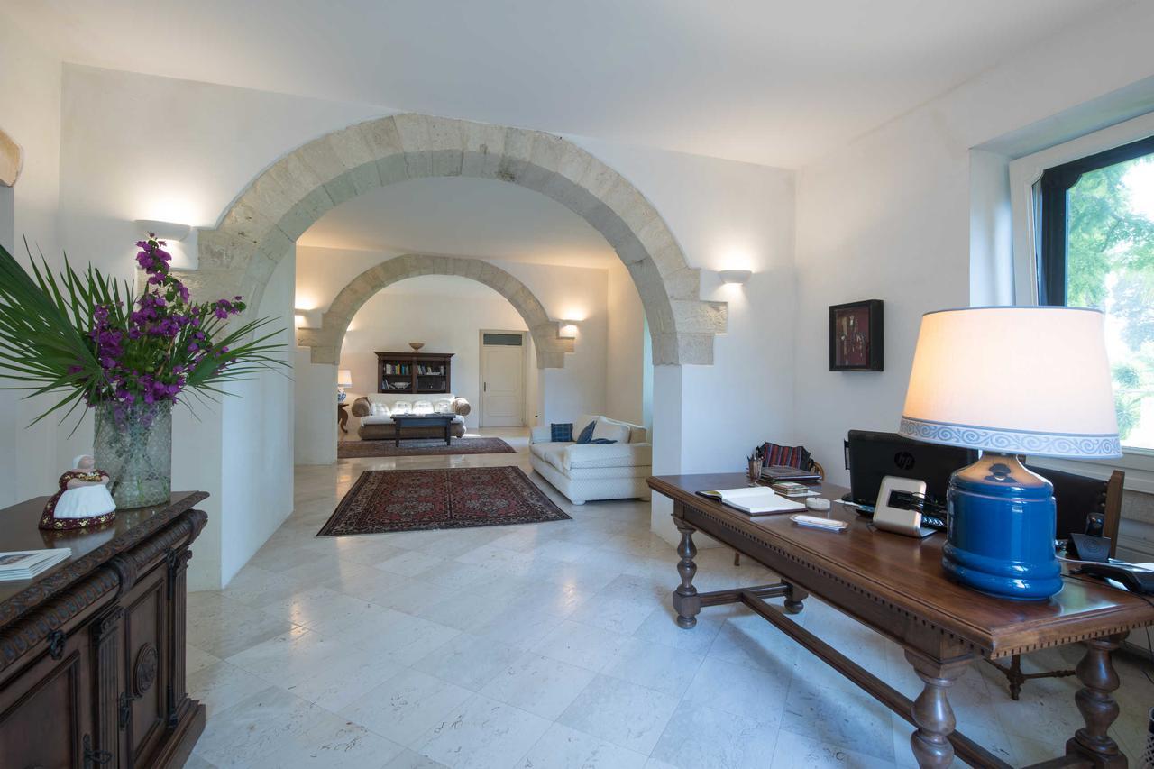 Castello Di Casamassella Bed and Breakfast Δωμάτιο φωτογραφία